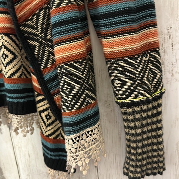 BKE Open Sweater - Picture 3 of 7